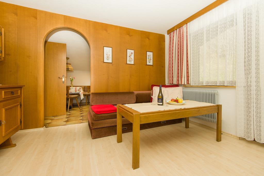 Gaestehaus Helga Scharnitz Rum bild