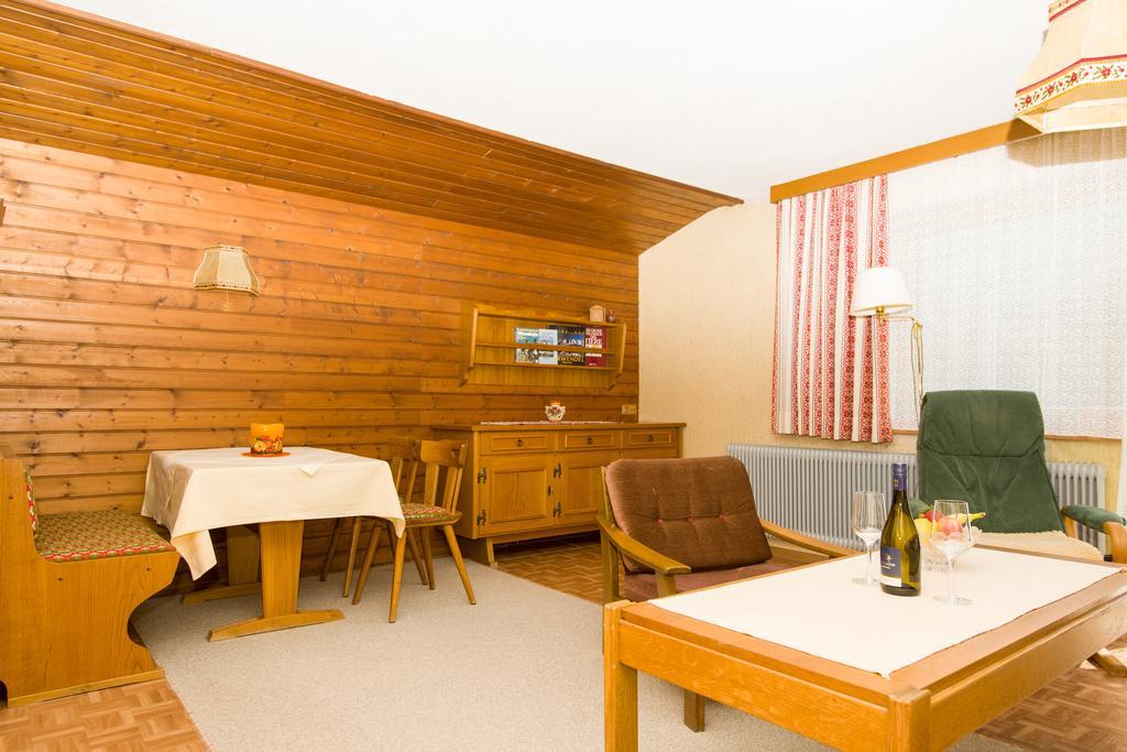 Gaestehaus Helga Scharnitz Rum bild